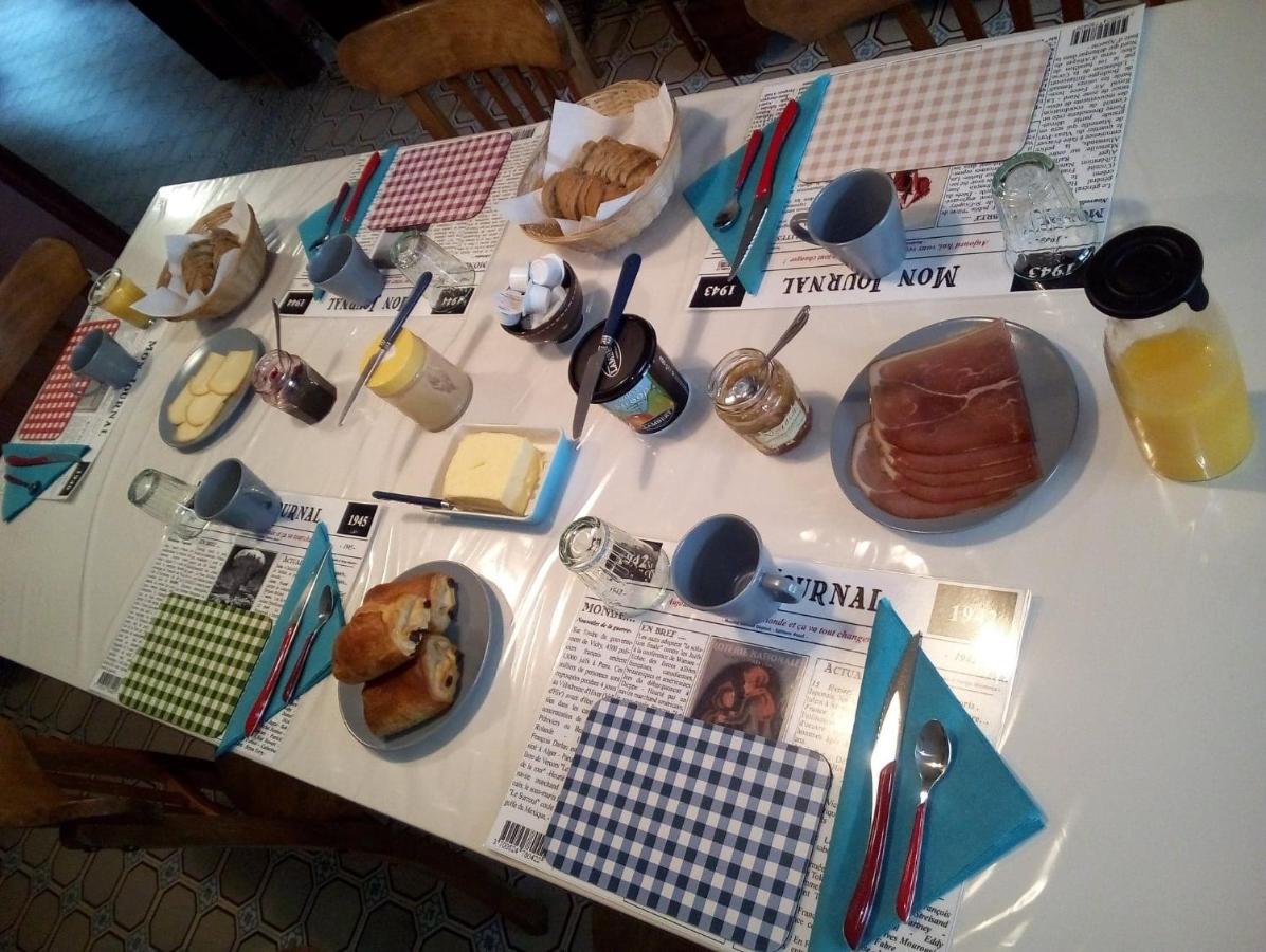 Santa Fe - Lutrebois Bed & Breakfast Бастон Екстериор снимка